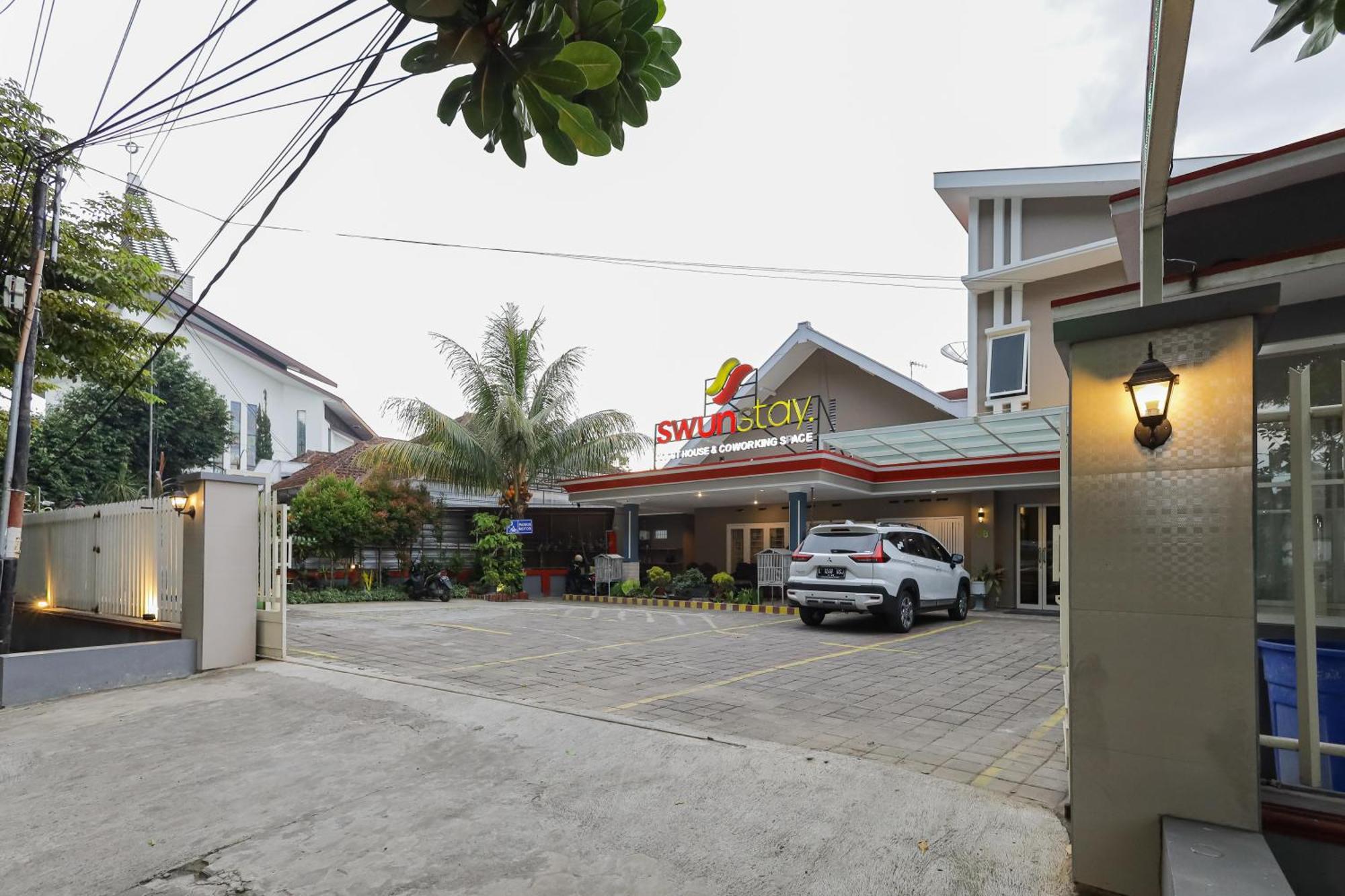 Reddoorz Plus At Swun Stay Raya Langsep Malang Ngoại thất bức ảnh