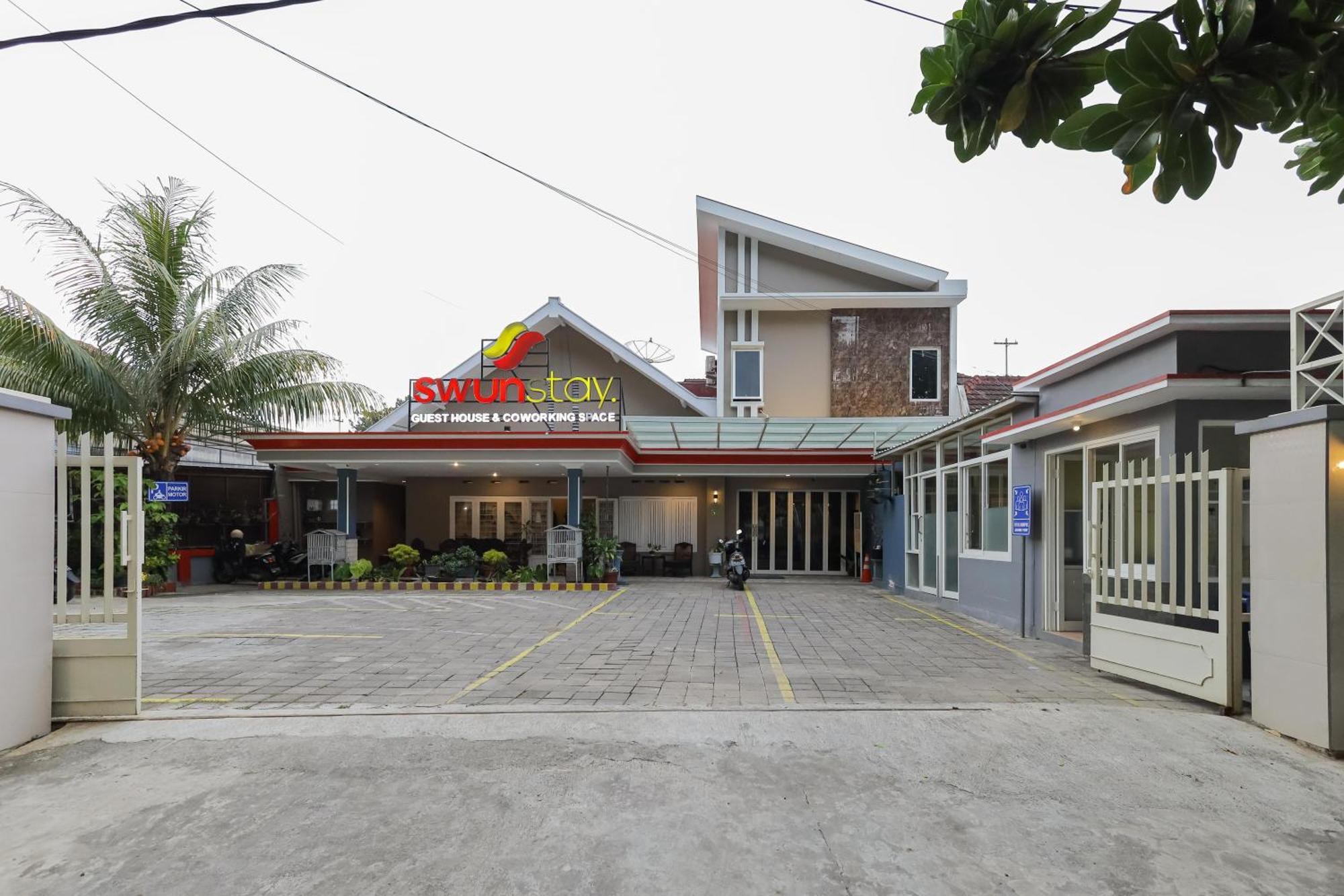Reddoorz Plus At Swun Stay Raya Langsep Malang Ngoại thất bức ảnh
