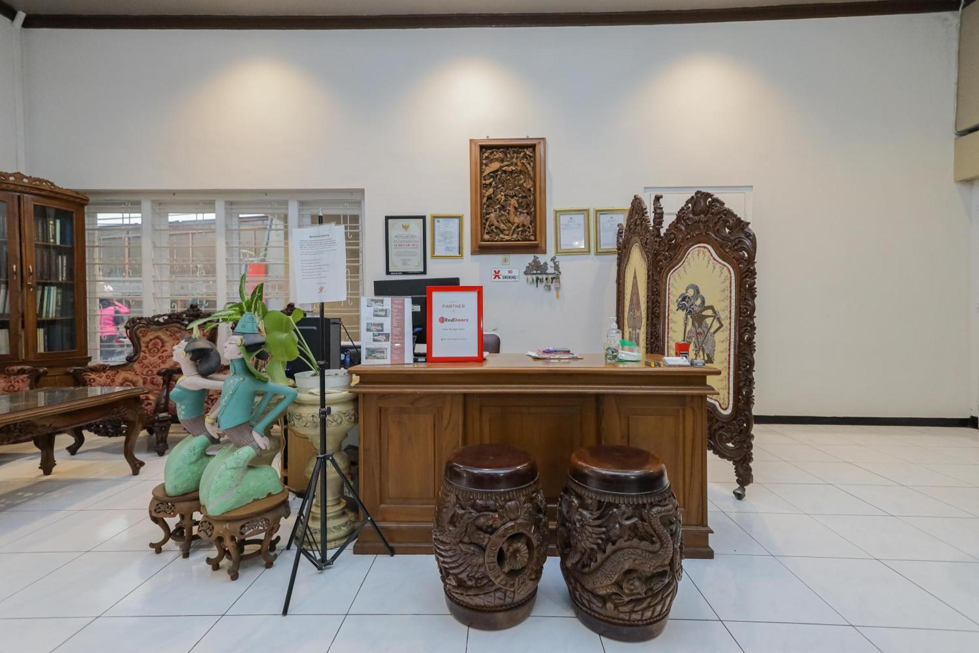 Reddoorz Plus At Swun Stay Raya Langsep Malang Ngoại thất bức ảnh
