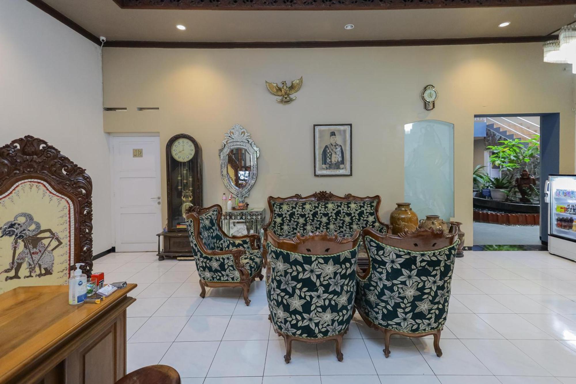 Reddoorz Plus At Swun Stay Raya Langsep Malang Ngoại thất bức ảnh