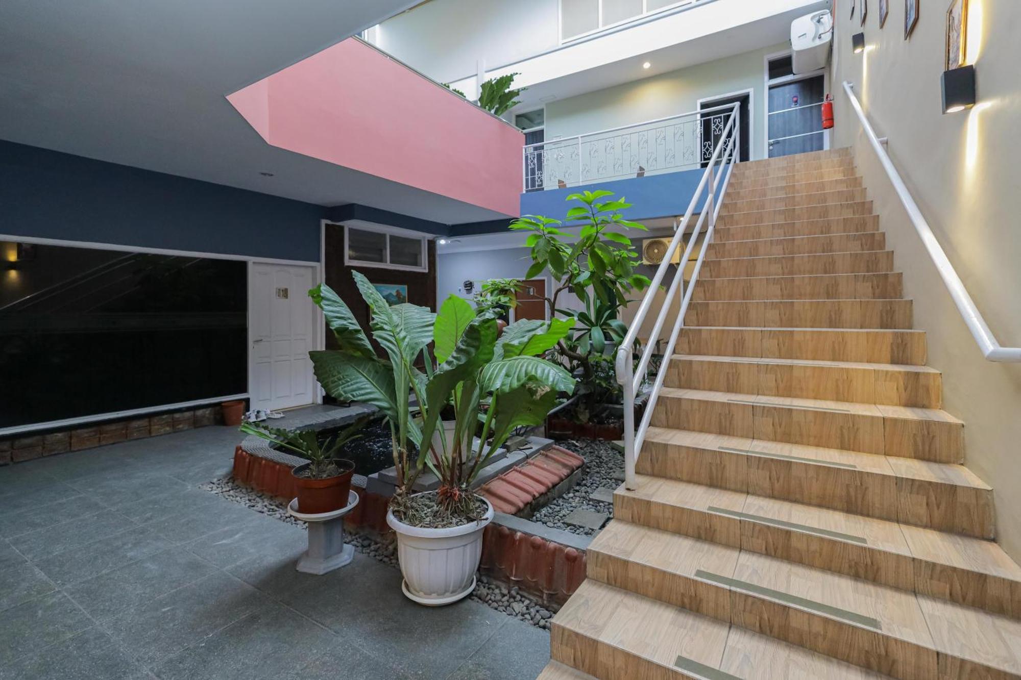 Reddoorz Plus At Swun Stay Raya Langsep Malang Ngoại thất bức ảnh