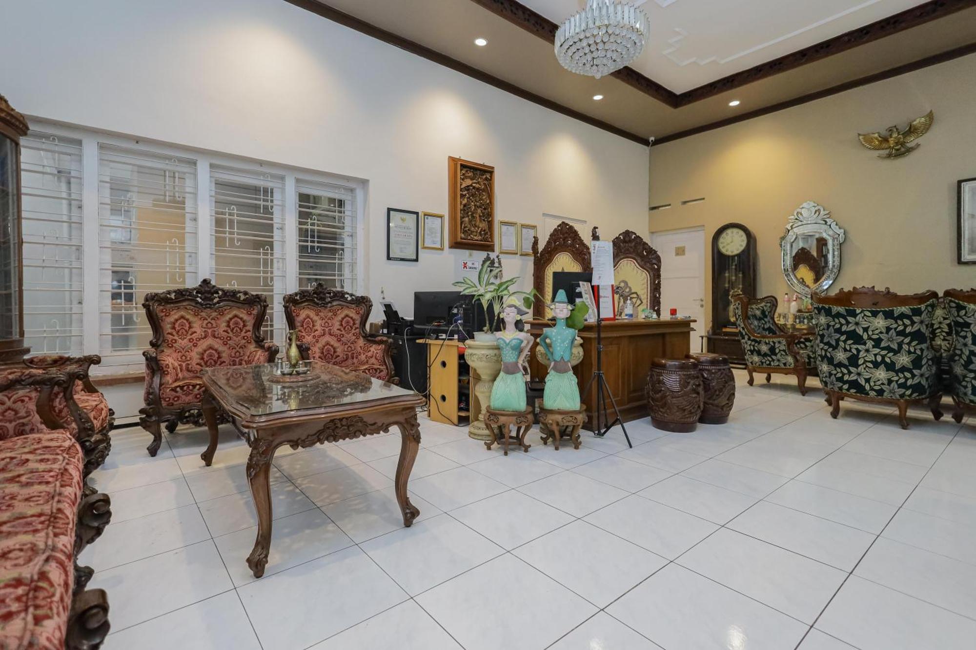 Reddoorz Plus At Swun Stay Raya Langsep Malang Ngoại thất bức ảnh
