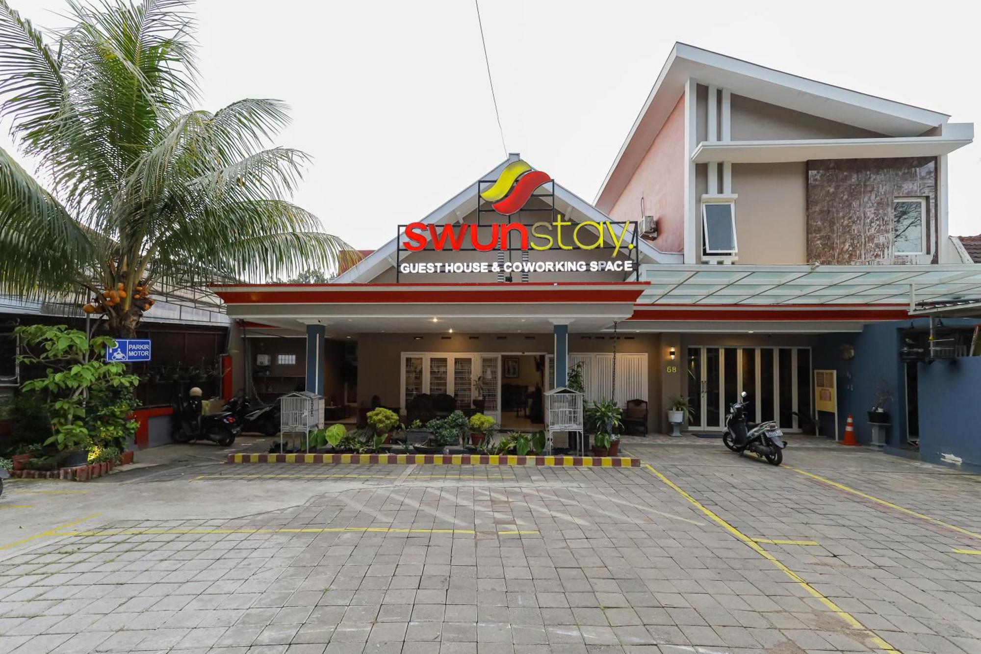 Reddoorz Plus At Swun Stay Raya Langsep Malang Ngoại thất bức ảnh