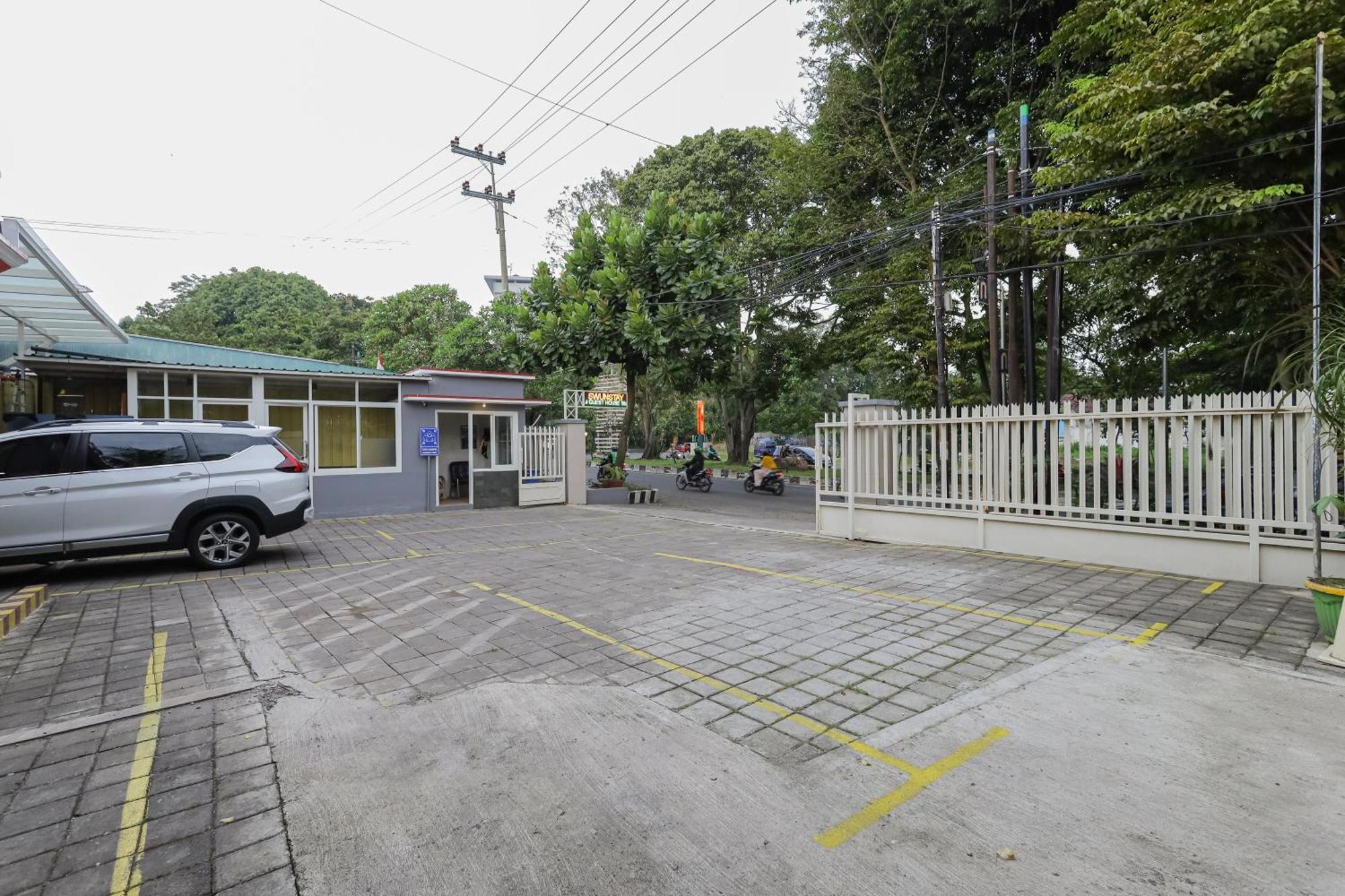 Reddoorz Plus At Swun Stay Raya Langsep Malang Ngoại thất bức ảnh