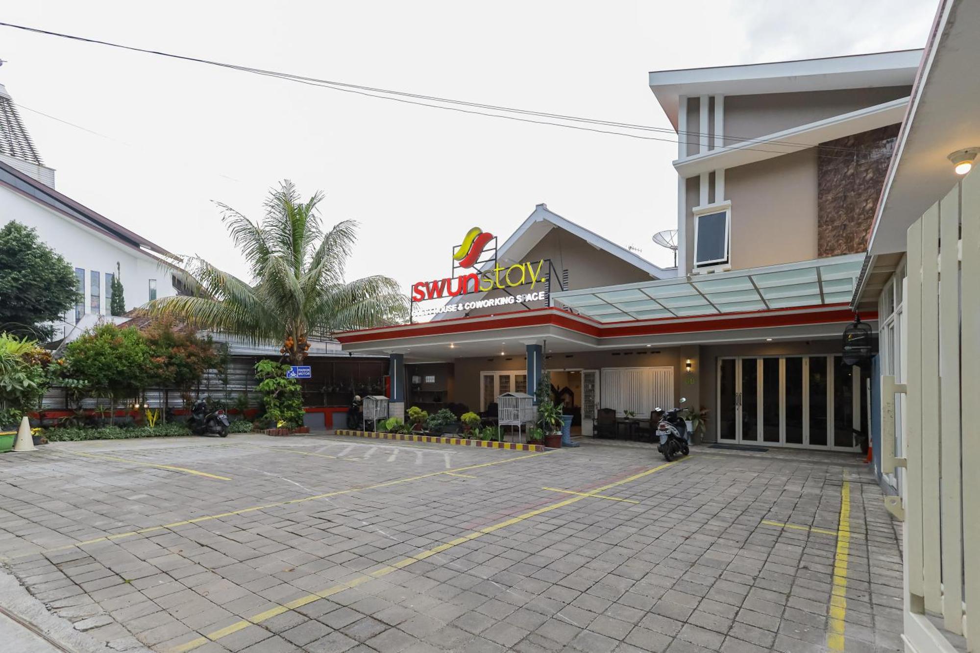 Reddoorz Plus At Swun Stay Raya Langsep Malang Ngoại thất bức ảnh