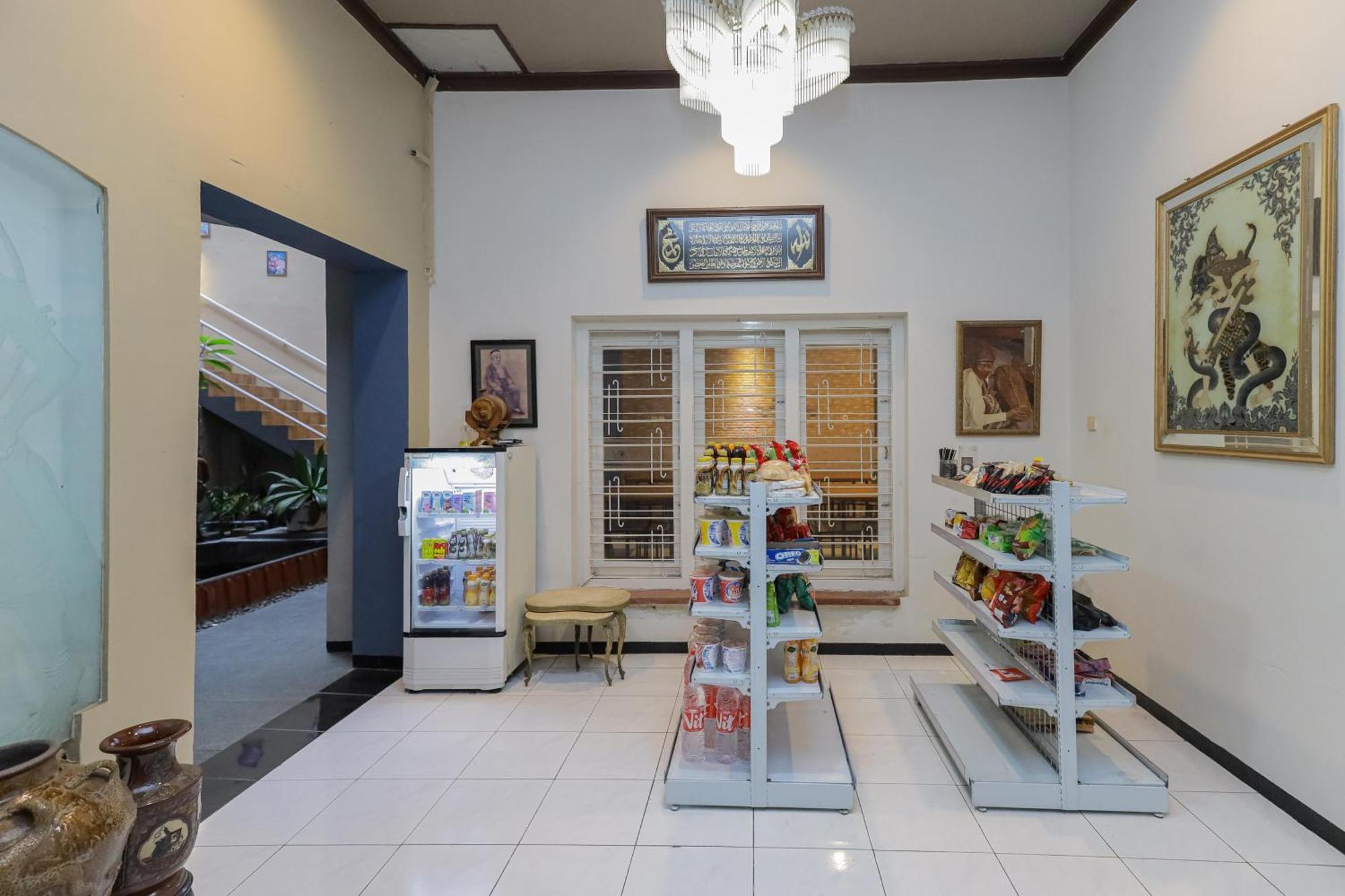 Reddoorz Plus At Swun Stay Raya Langsep Malang Ngoại thất bức ảnh