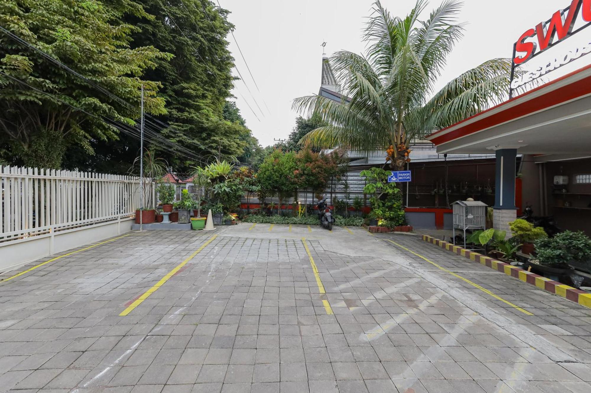 Reddoorz Plus At Swun Stay Raya Langsep Malang Ngoại thất bức ảnh