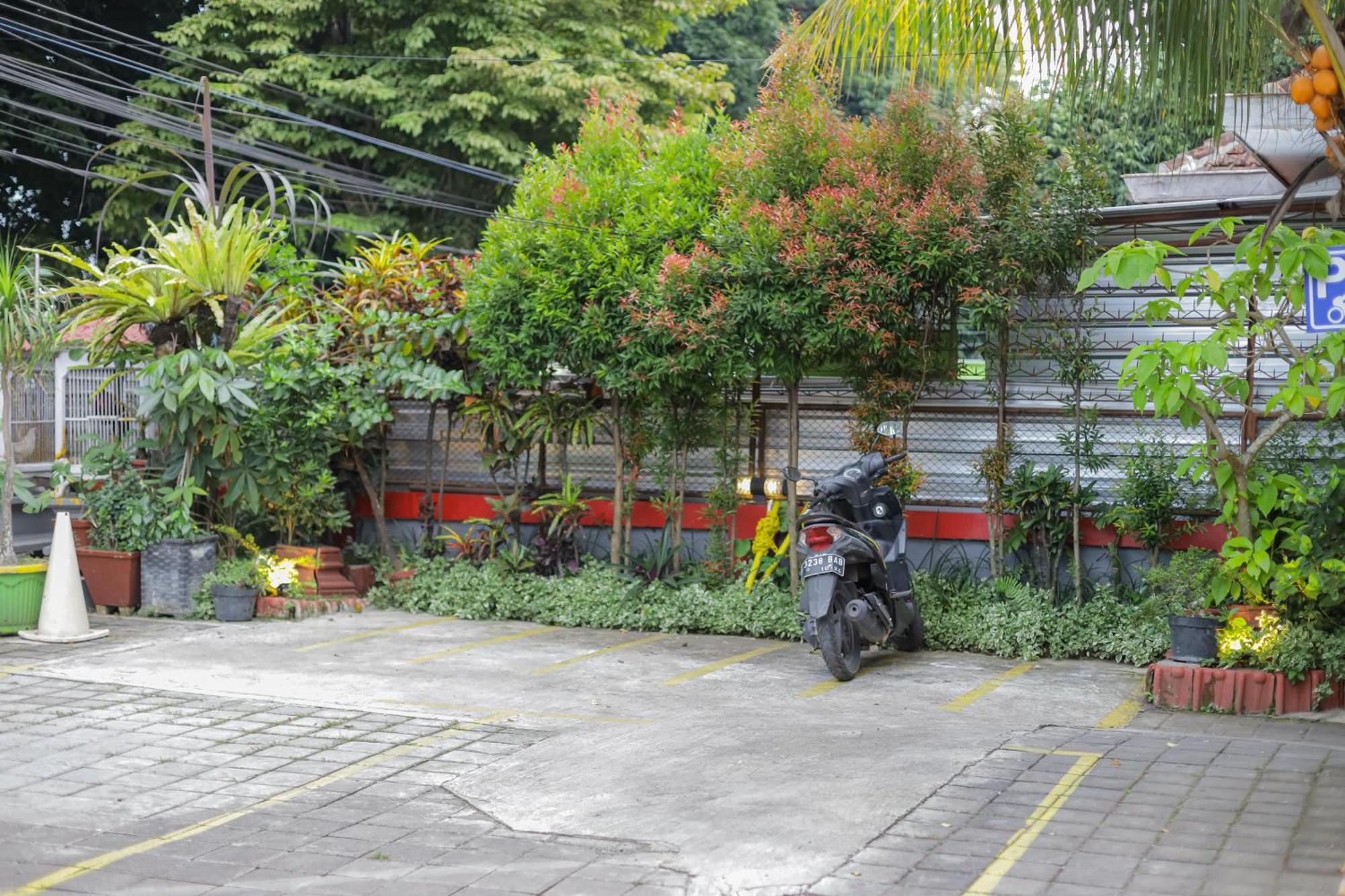 Reddoorz Plus At Swun Stay Raya Langsep Malang Ngoại thất bức ảnh