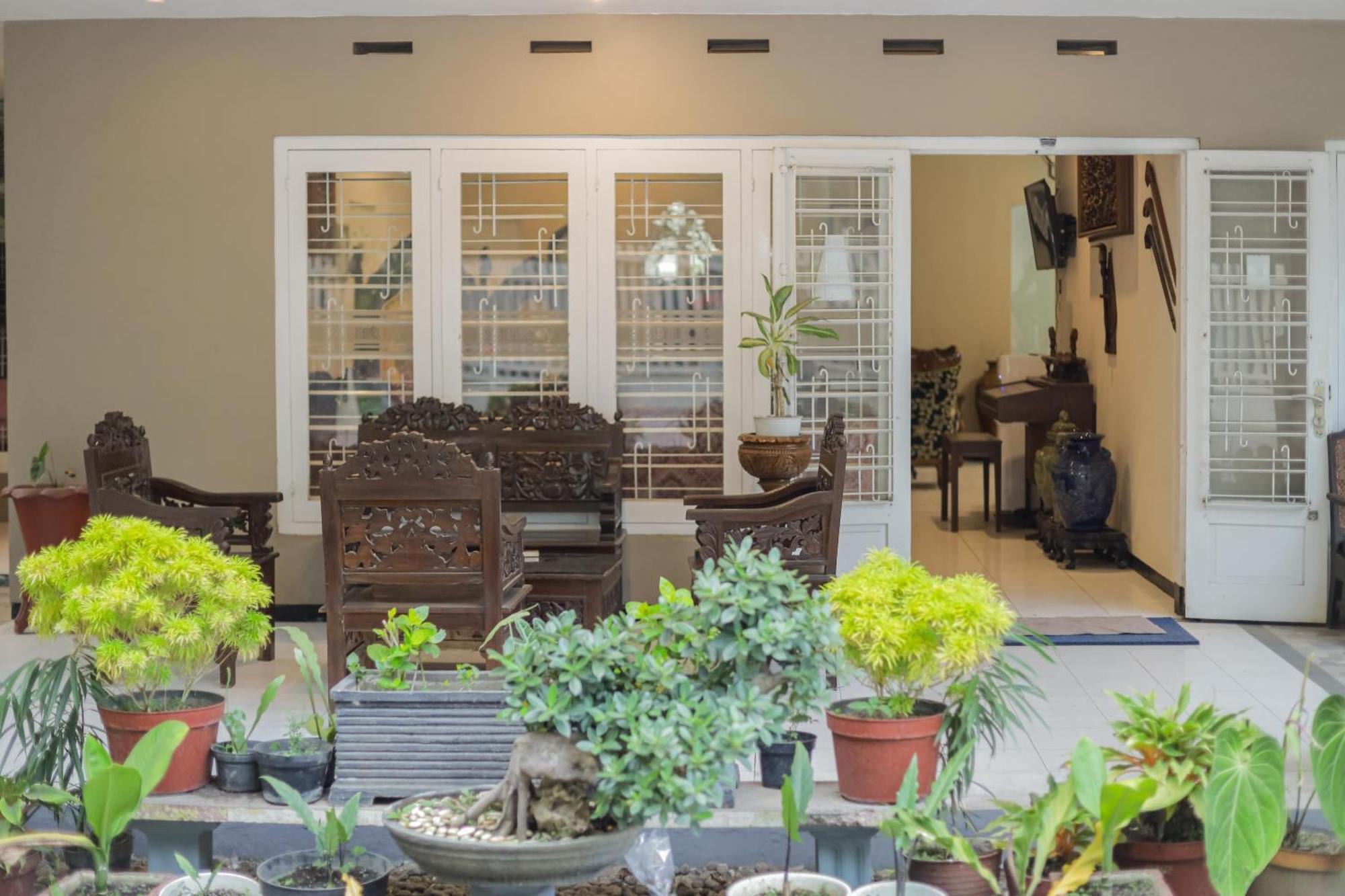 Reddoorz Plus At Swun Stay Raya Langsep Malang Ngoại thất bức ảnh