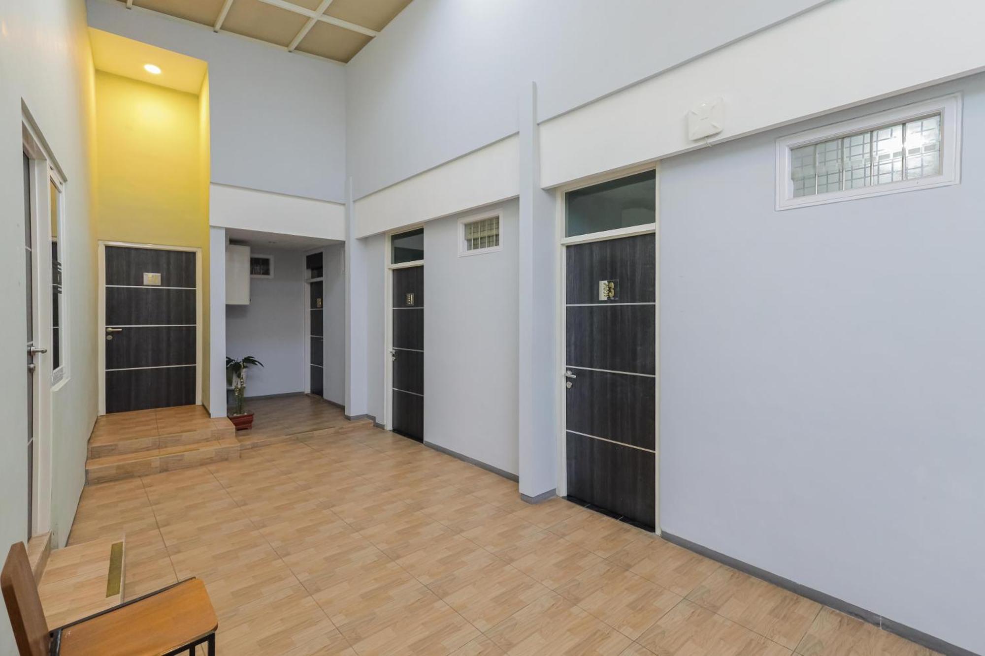 Reddoorz Plus At Swun Stay Raya Langsep Malang Ngoại thất bức ảnh