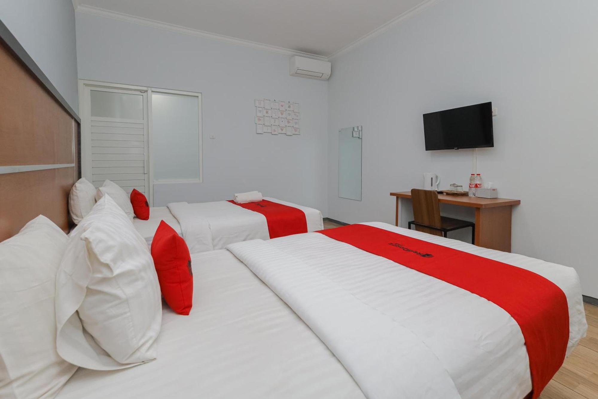 Reddoorz Plus At Swun Stay Raya Langsep Malang Ngoại thất bức ảnh