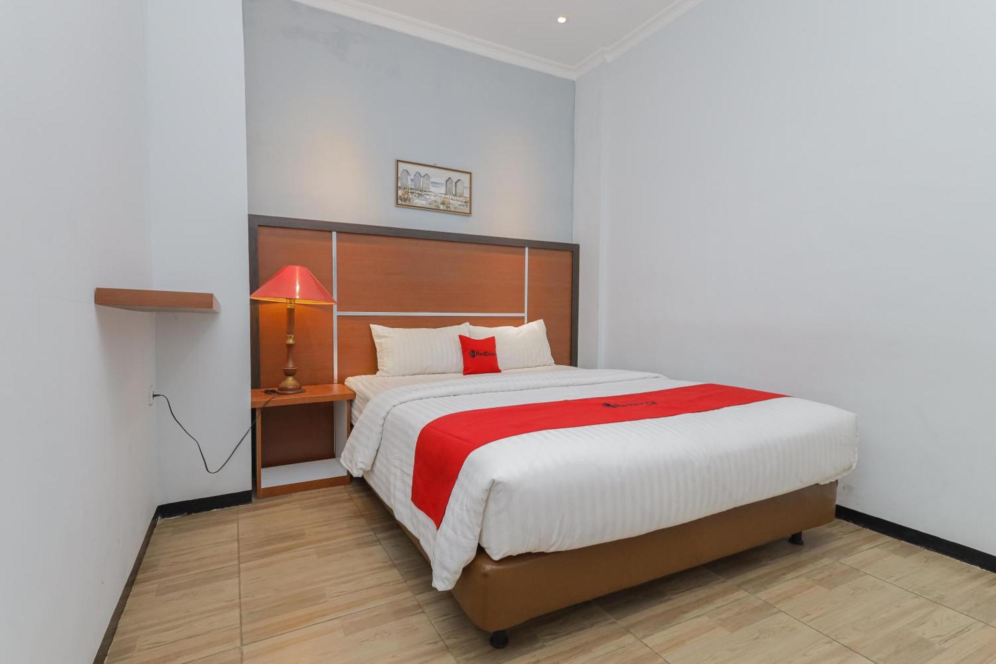 Reddoorz Plus At Swun Stay Raya Langsep Malang Ngoại thất bức ảnh