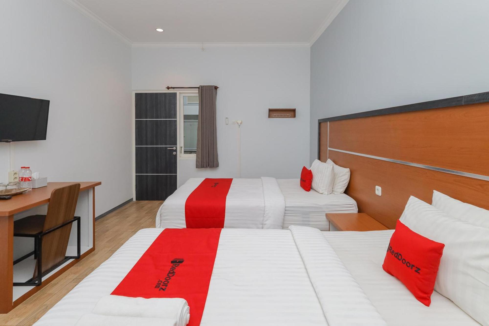 Reddoorz Plus At Swun Stay Raya Langsep Malang Ngoại thất bức ảnh