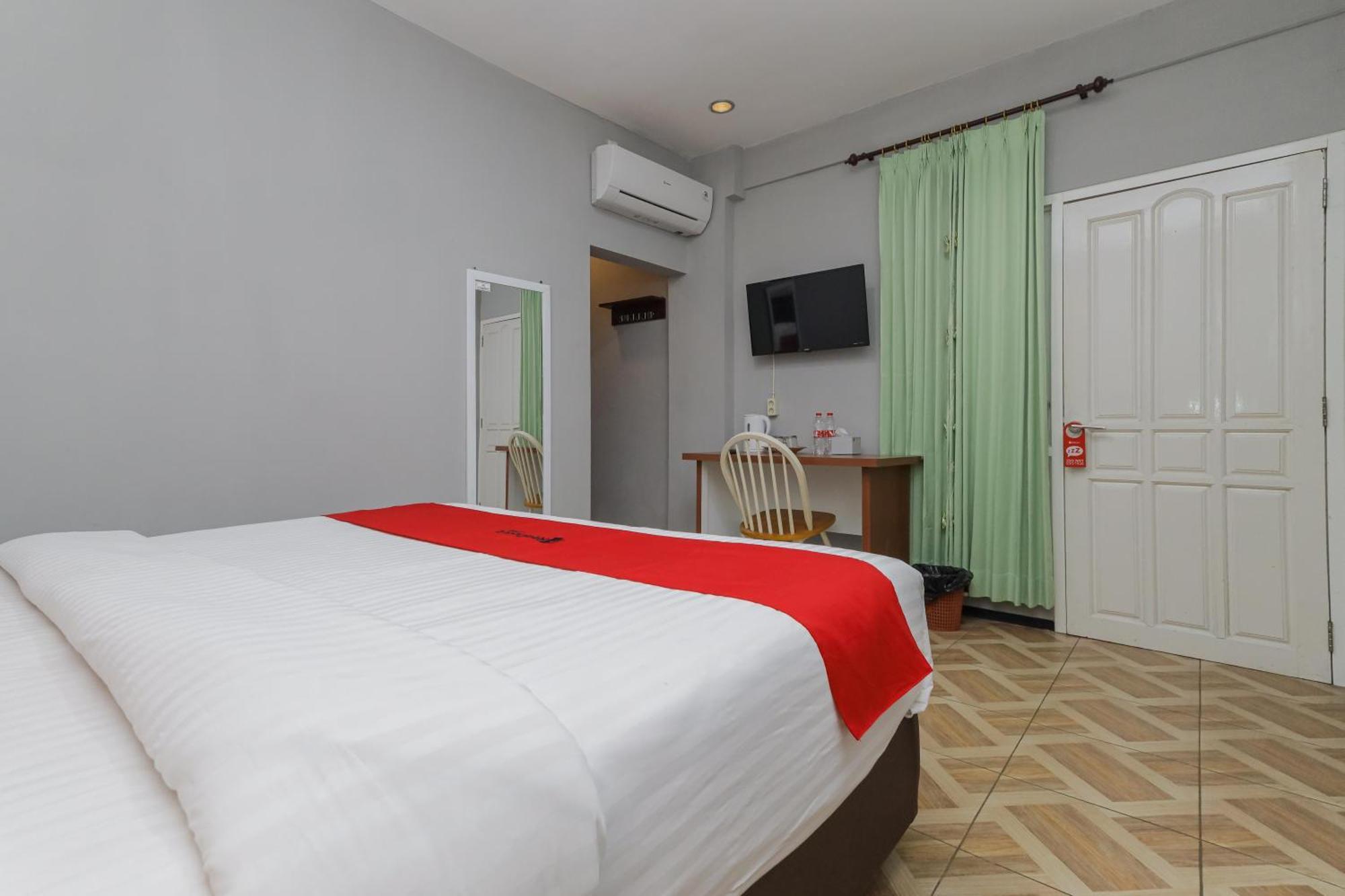 Reddoorz Plus At Swun Stay Raya Langsep Malang Ngoại thất bức ảnh