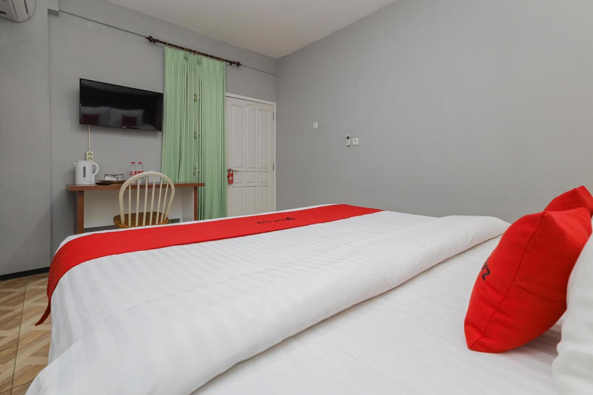 Reddoorz Plus At Swun Stay Raya Langsep Malang Ngoại thất bức ảnh