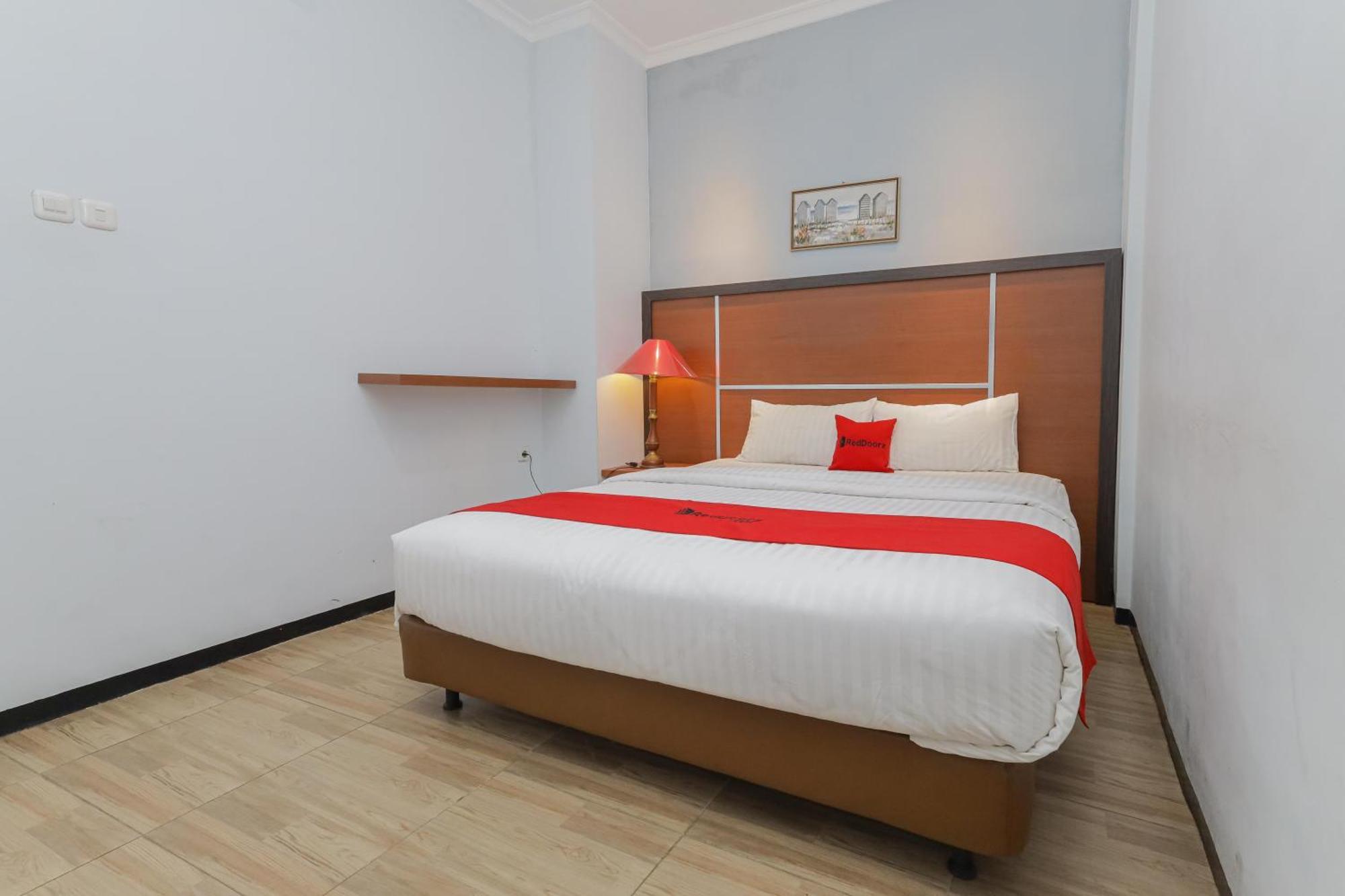Reddoorz Plus At Swun Stay Raya Langsep Malang Ngoại thất bức ảnh
