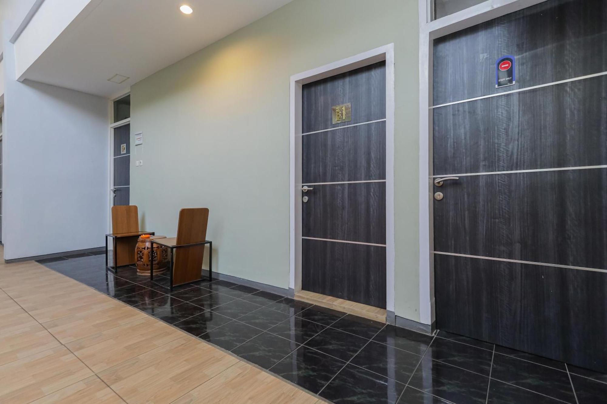 Reddoorz Plus At Swun Stay Raya Langsep Malang Ngoại thất bức ảnh