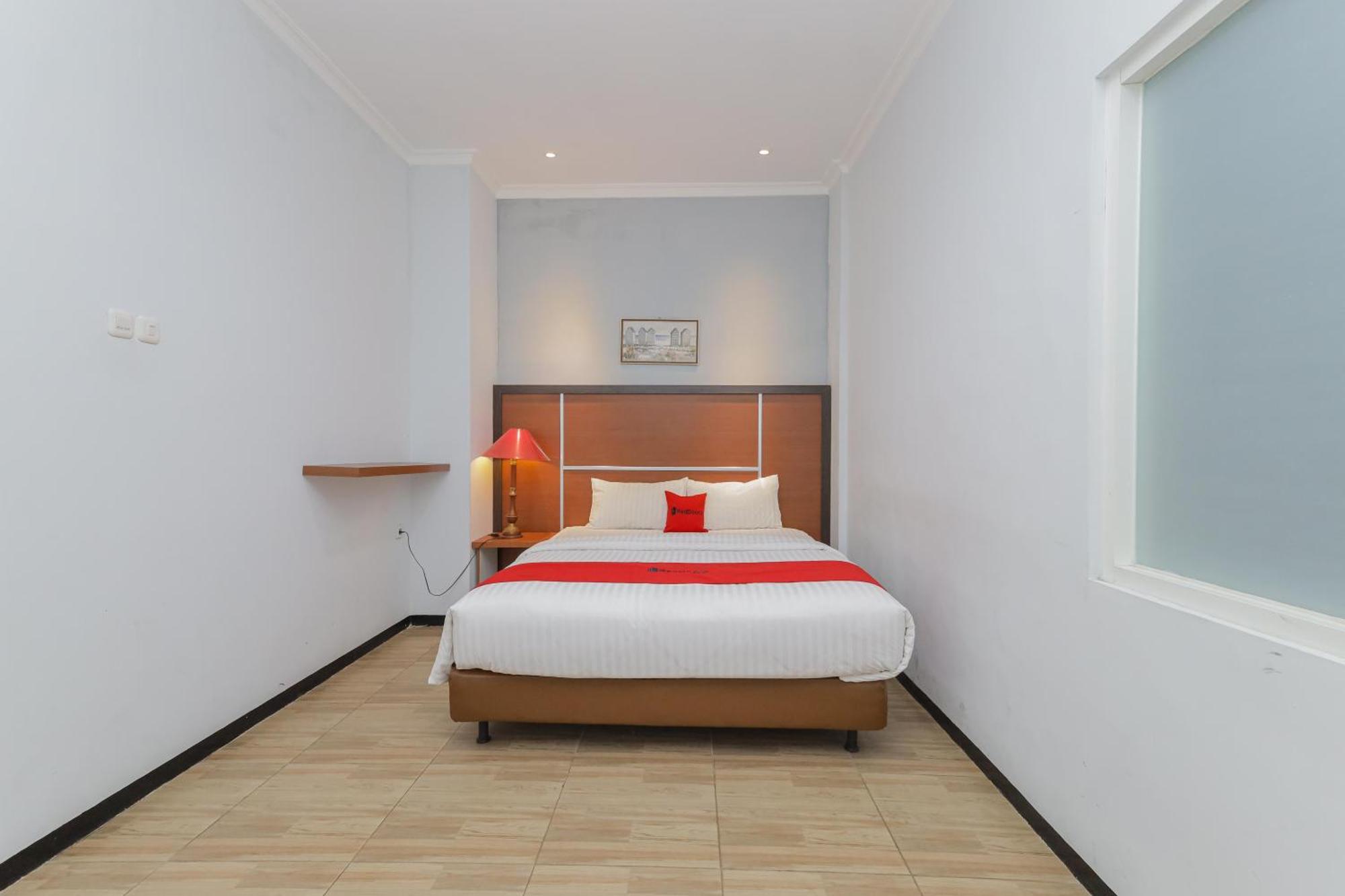 Reddoorz Plus At Swun Stay Raya Langsep Malang Ngoại thất bức ảnh