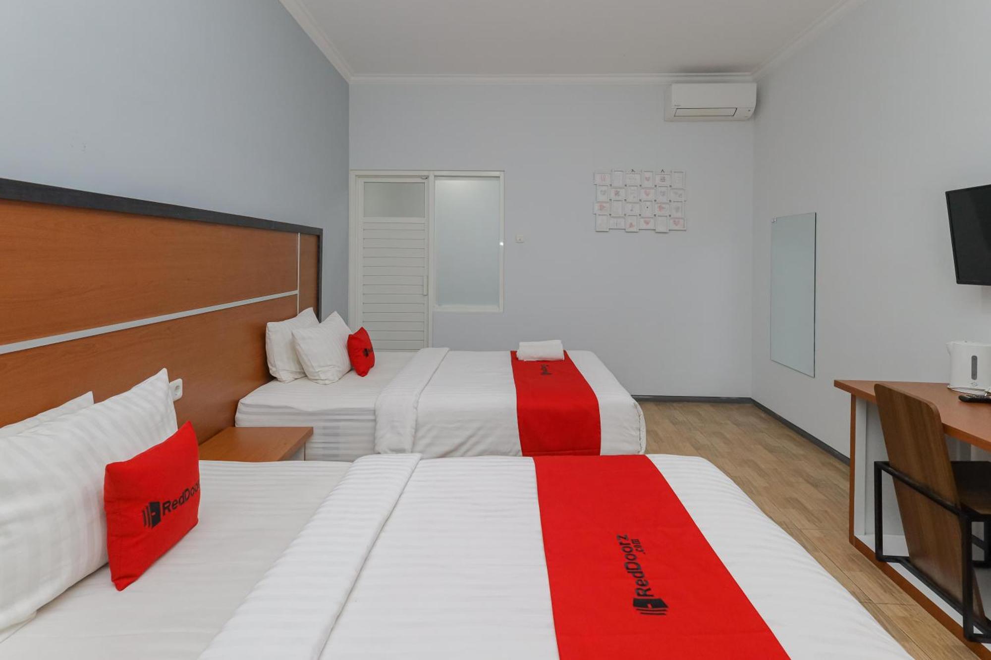 Reddoorz Plus At Swun Stay Raya Langsep Malang Ngoại thất bức ảnh