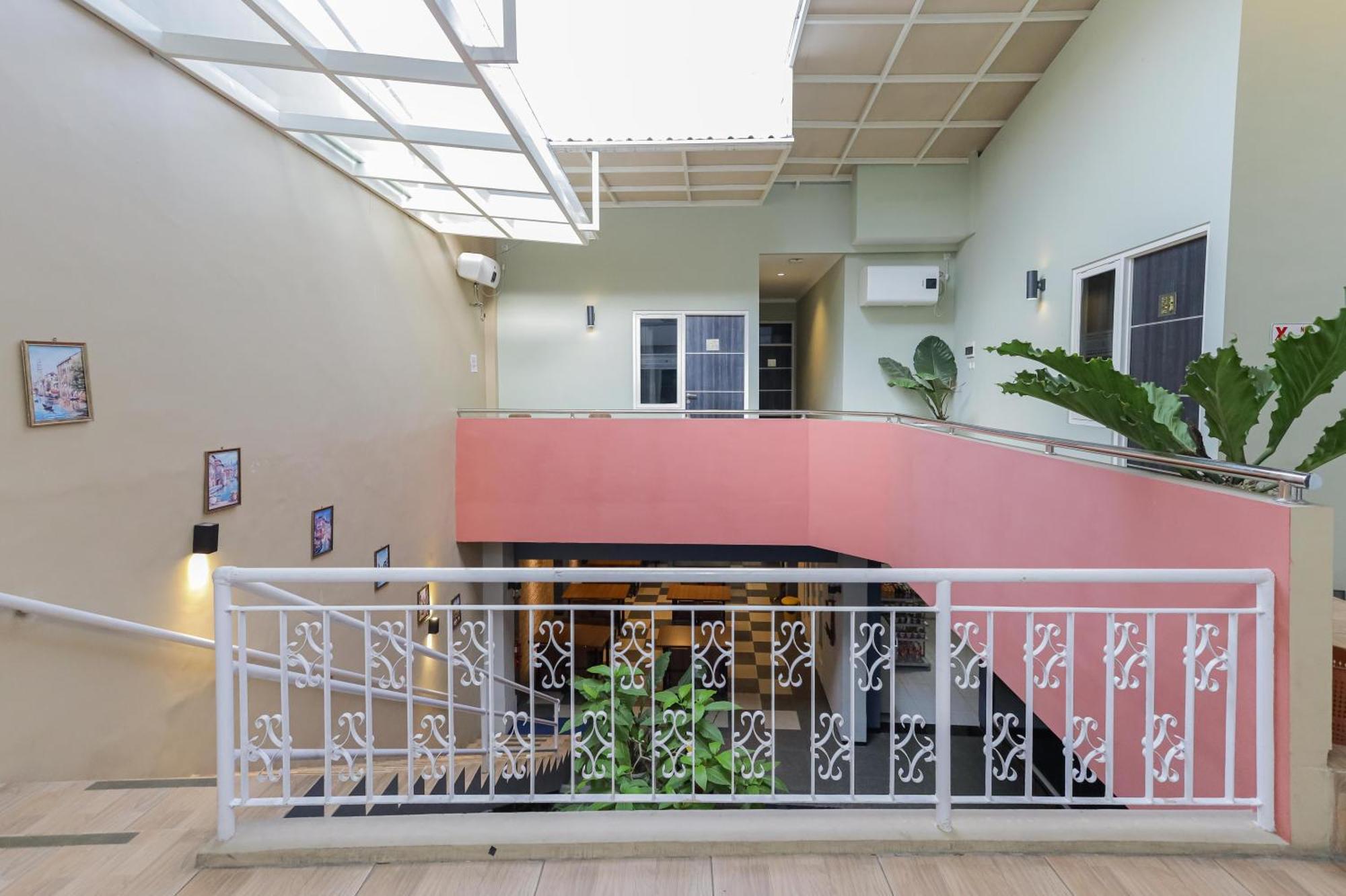 Reddoorz Plus At Swun Stay Raya Langsep Malang Ngoại thất bức ảnh