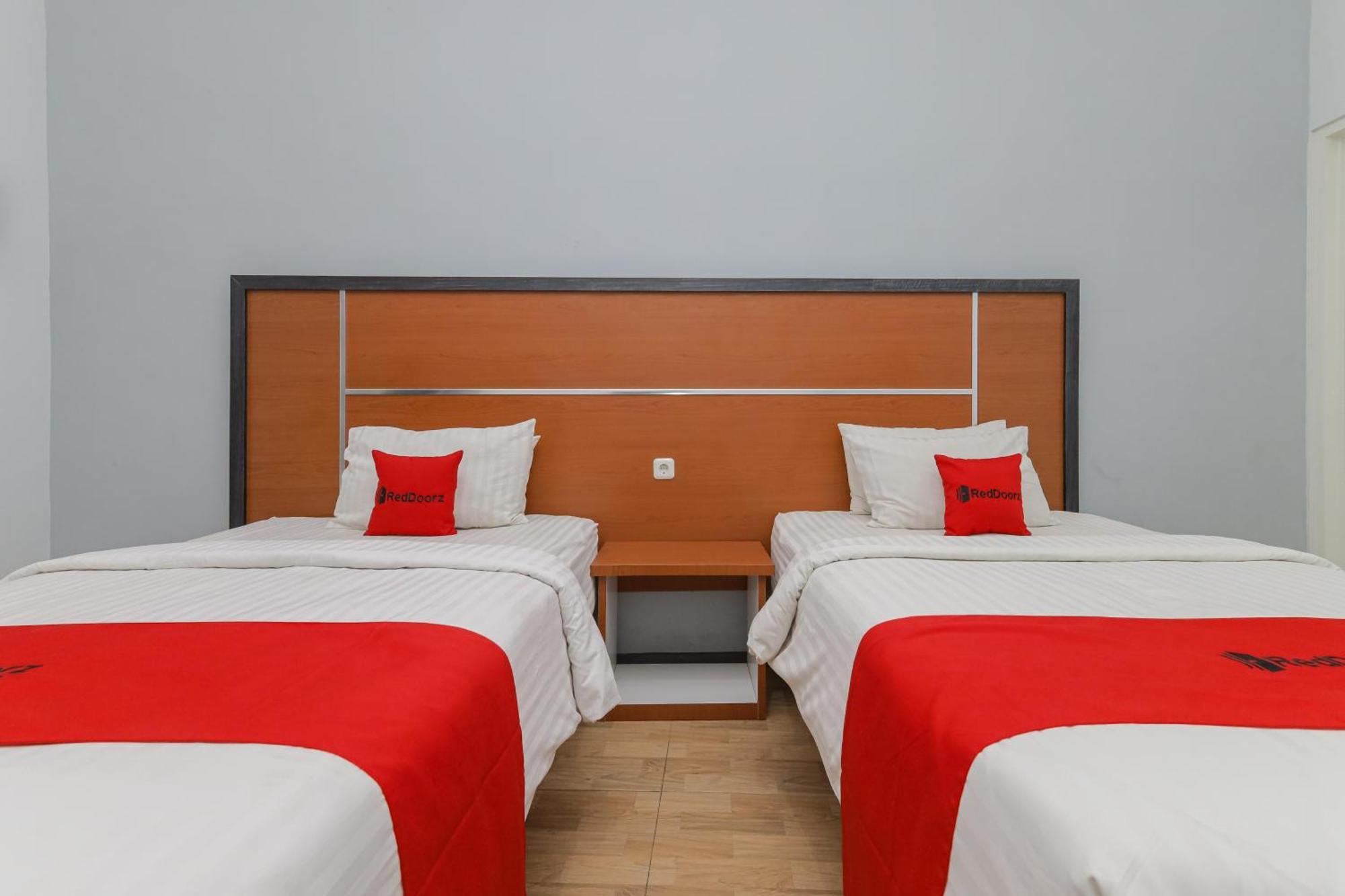 Reddoorz Plus At Swun Stay Raya Langsep Malang Ngoại thất bức ảnh