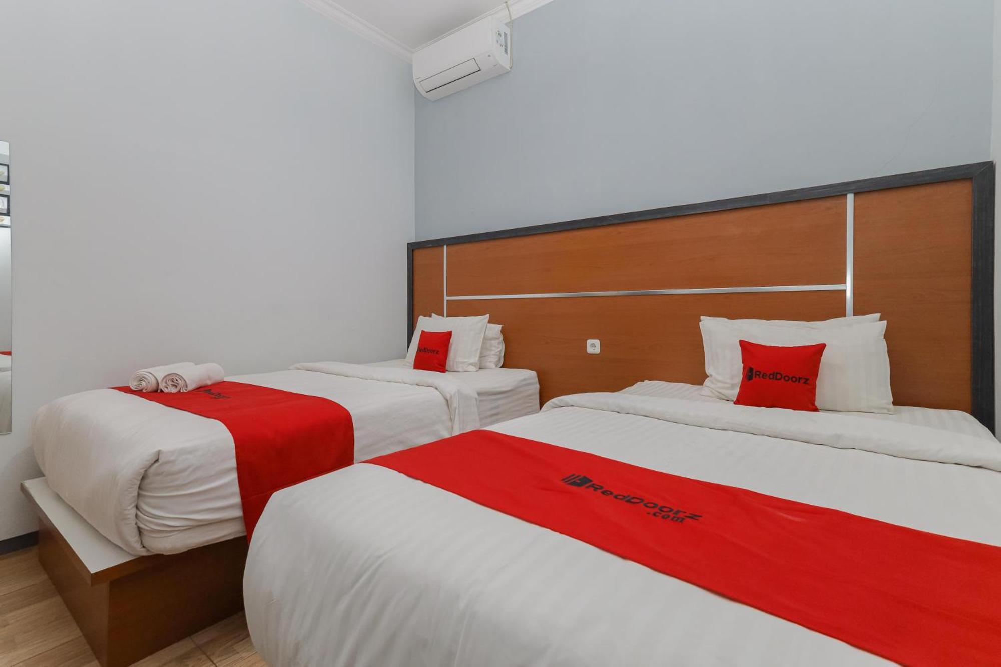Reddoorz Plus At Swun Stay Raya Langsep Malang Ngoại thất bức ảnh