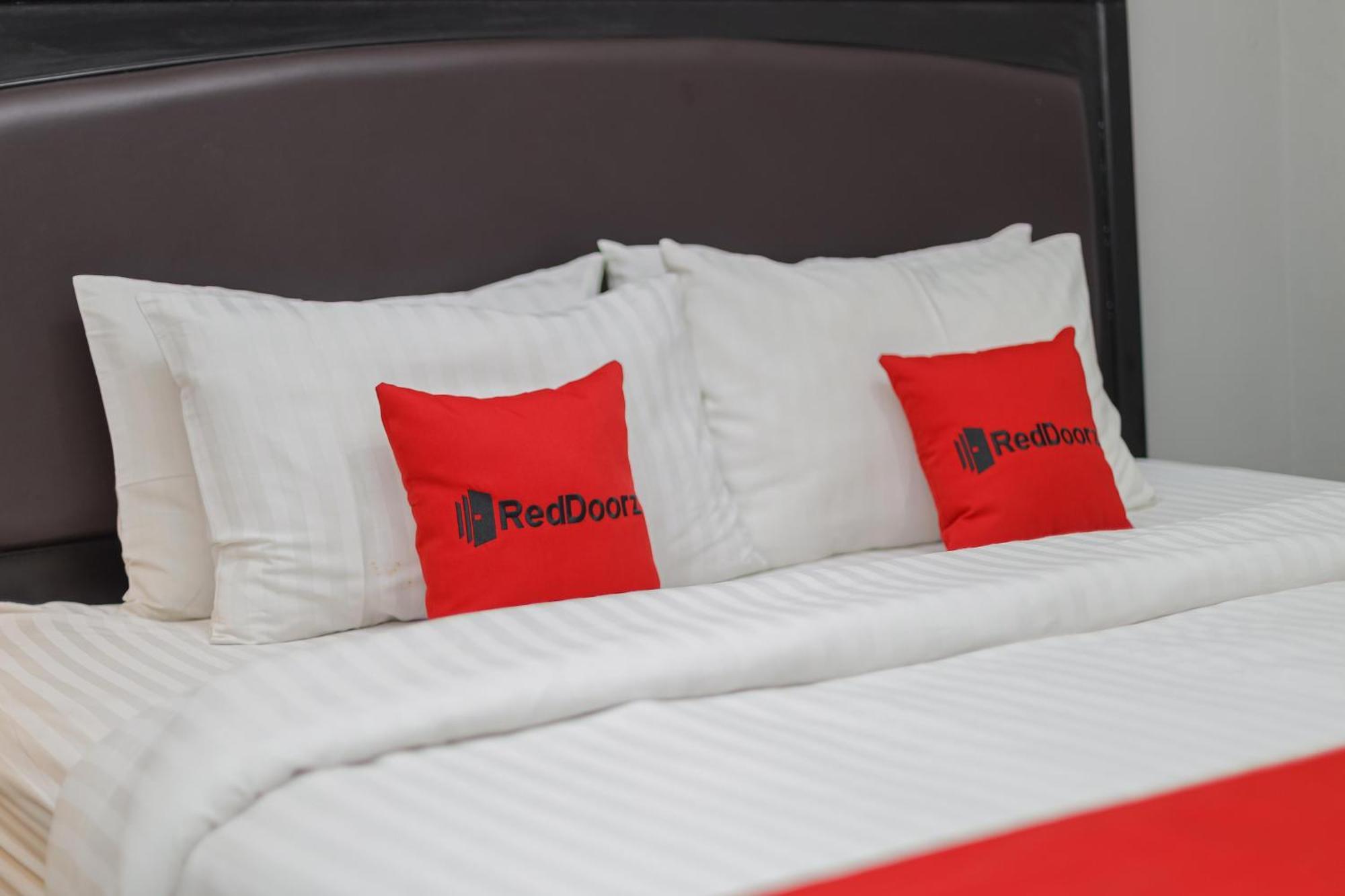 Reddoorz Plus At Swun Stay Raya Langsep Malang Ngoại thất bức ảnh