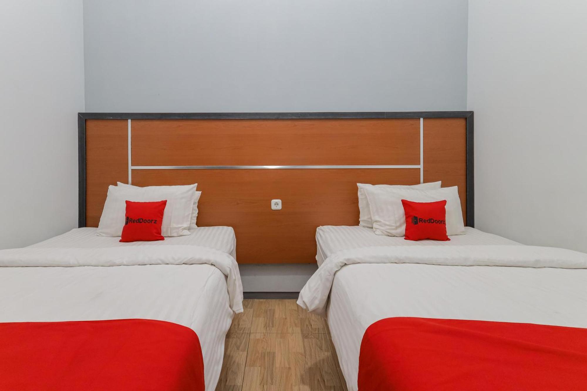 Reddoorz Plus At Swun Stay Raya Langsep Malang Ngoại thất bức ảnh
