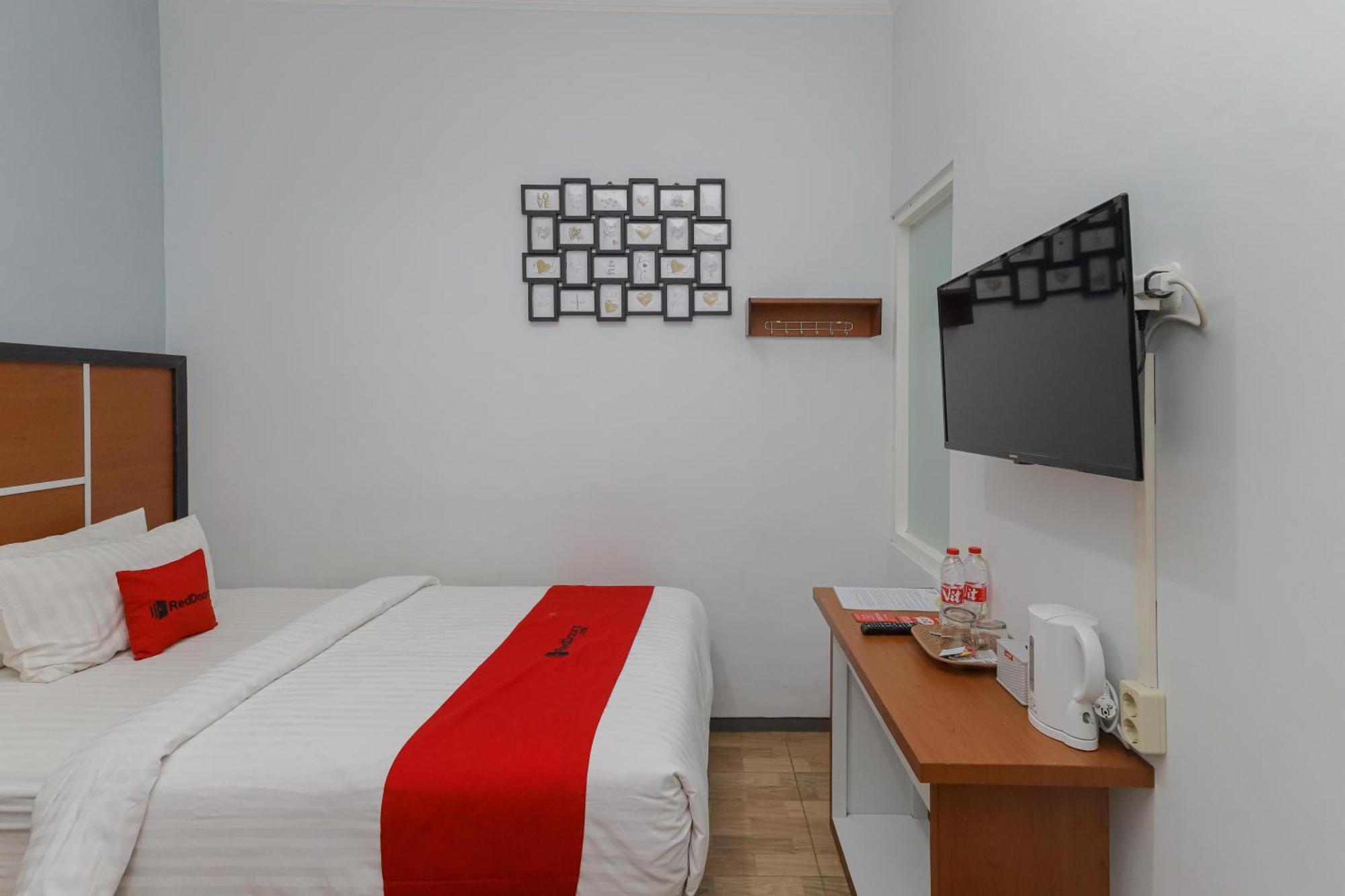 Reddoorz Plus At Swun Stay Raya Langsep Malang Ngoại thất bức ảnh