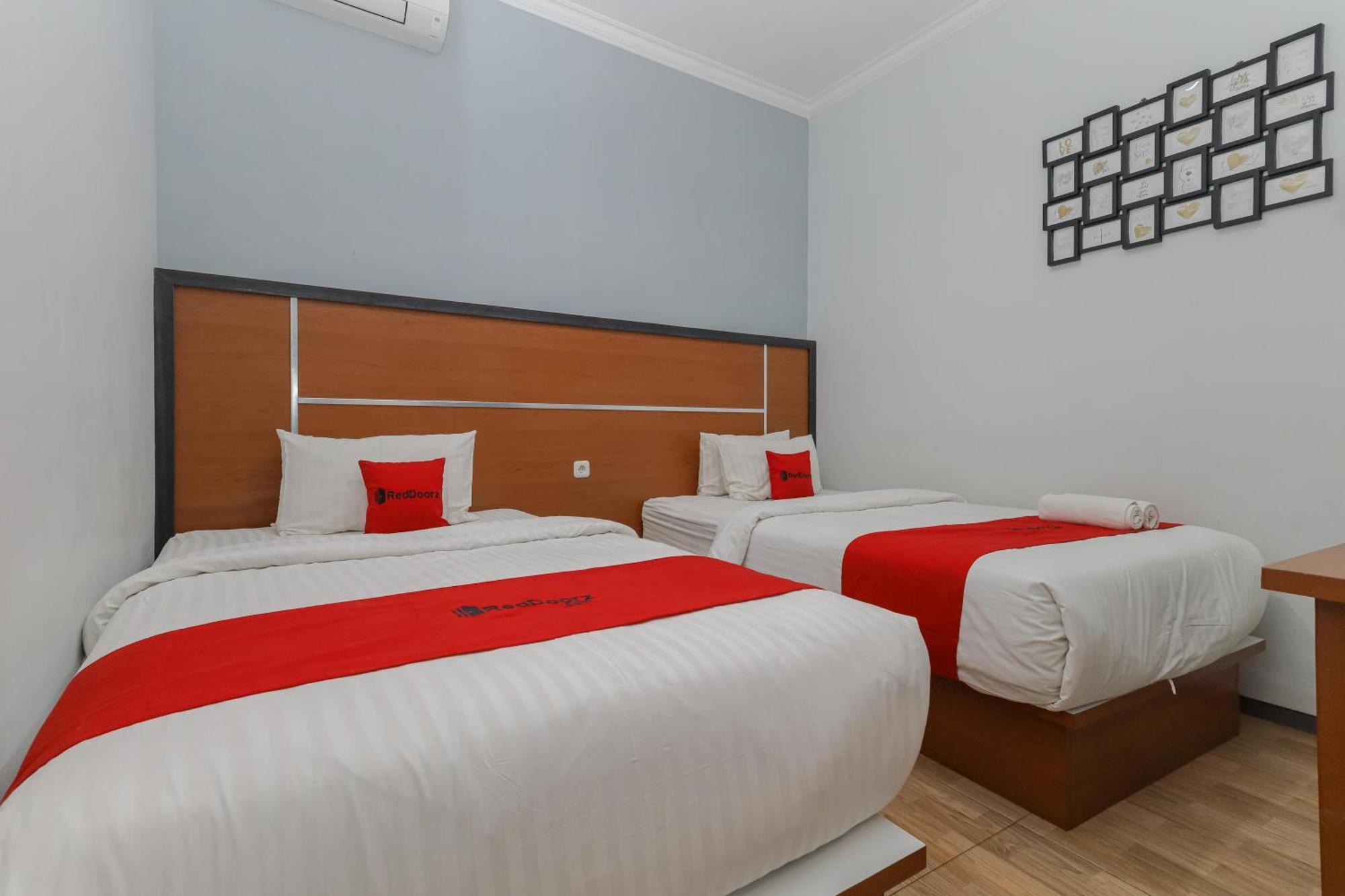 Reddoorz Plus At Swun Stay Raya Langsep Malang Ngoại thất bức ảnh